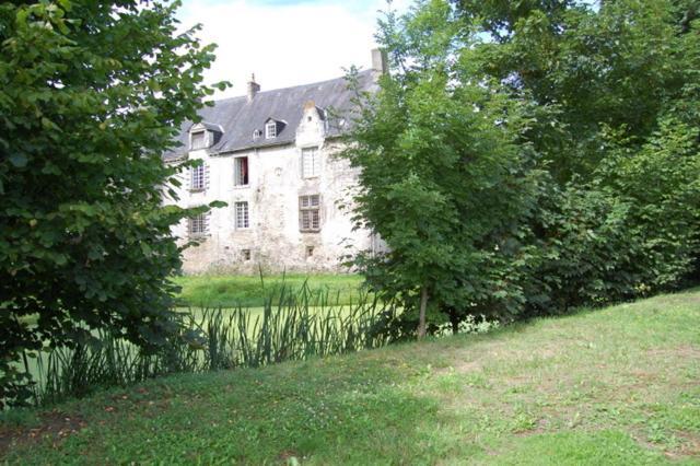 Manoir De Rouesse Hotel Лавал Екстериор снимка