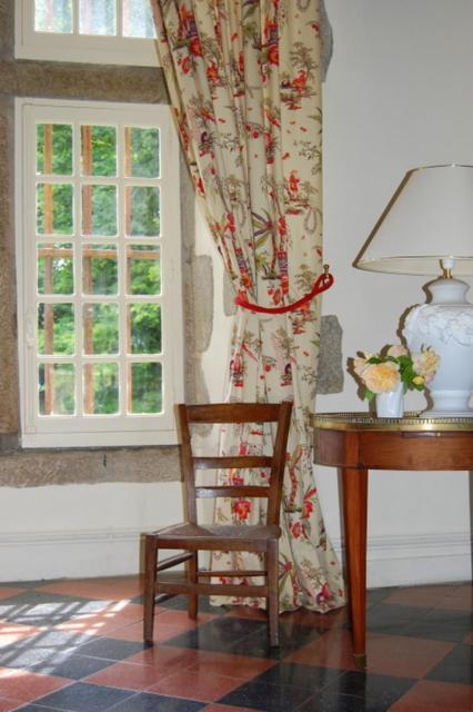Manoir De Rouesse Hotel Лавал Екстериор снимка