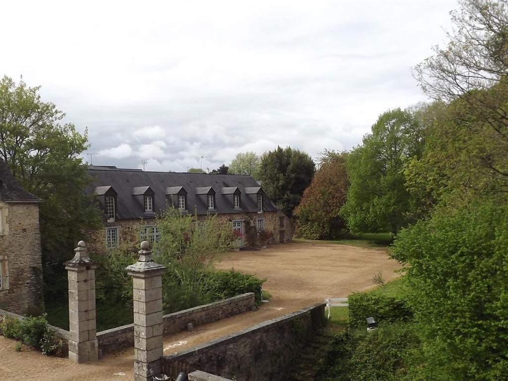 Manoir De Rouesse Hotel Лавал Екстериор снимка
