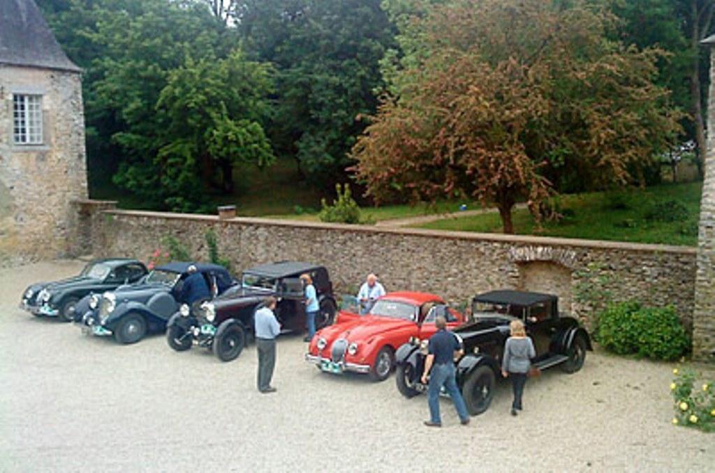 Manoir De Rouesse Hotel Лавал Екстериор снимка