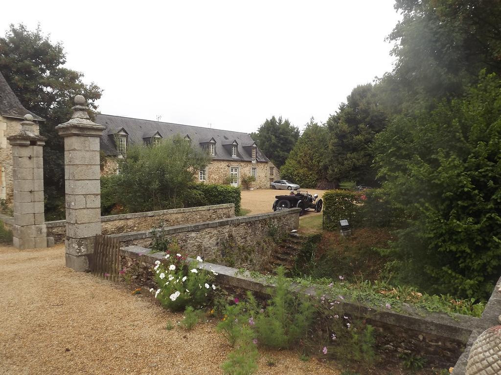 Manoir De Rouesse Hotel Лавал Екстериор снимка