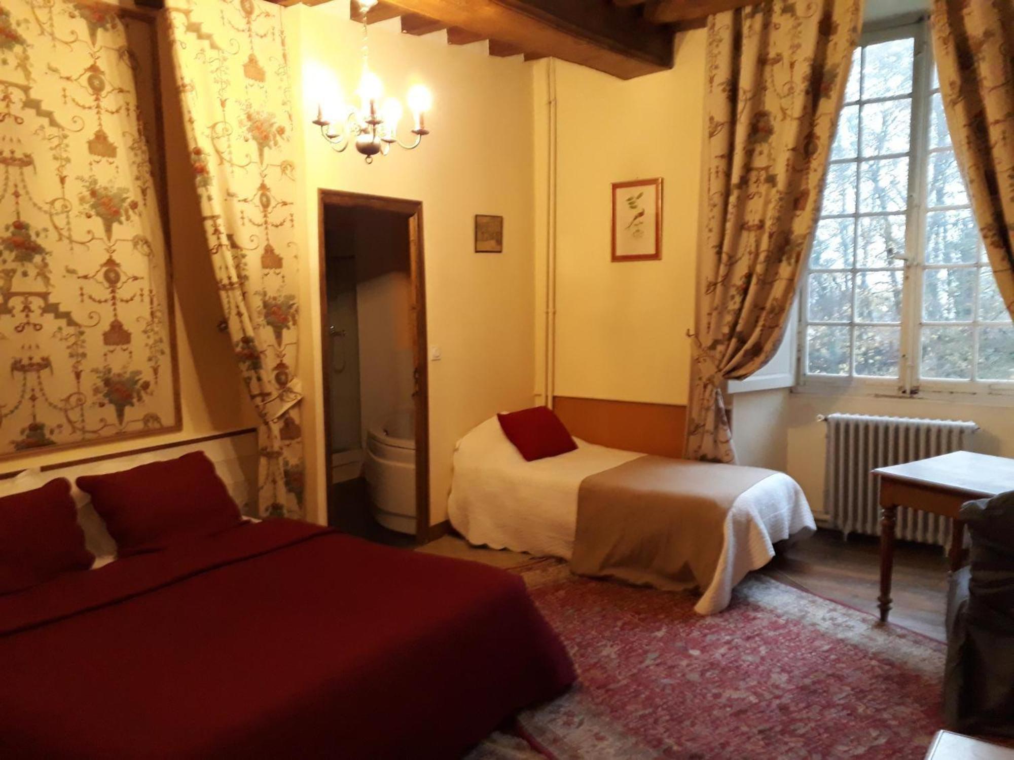 Manoir De Rouesse Hotel Лавал Екстериор снимка